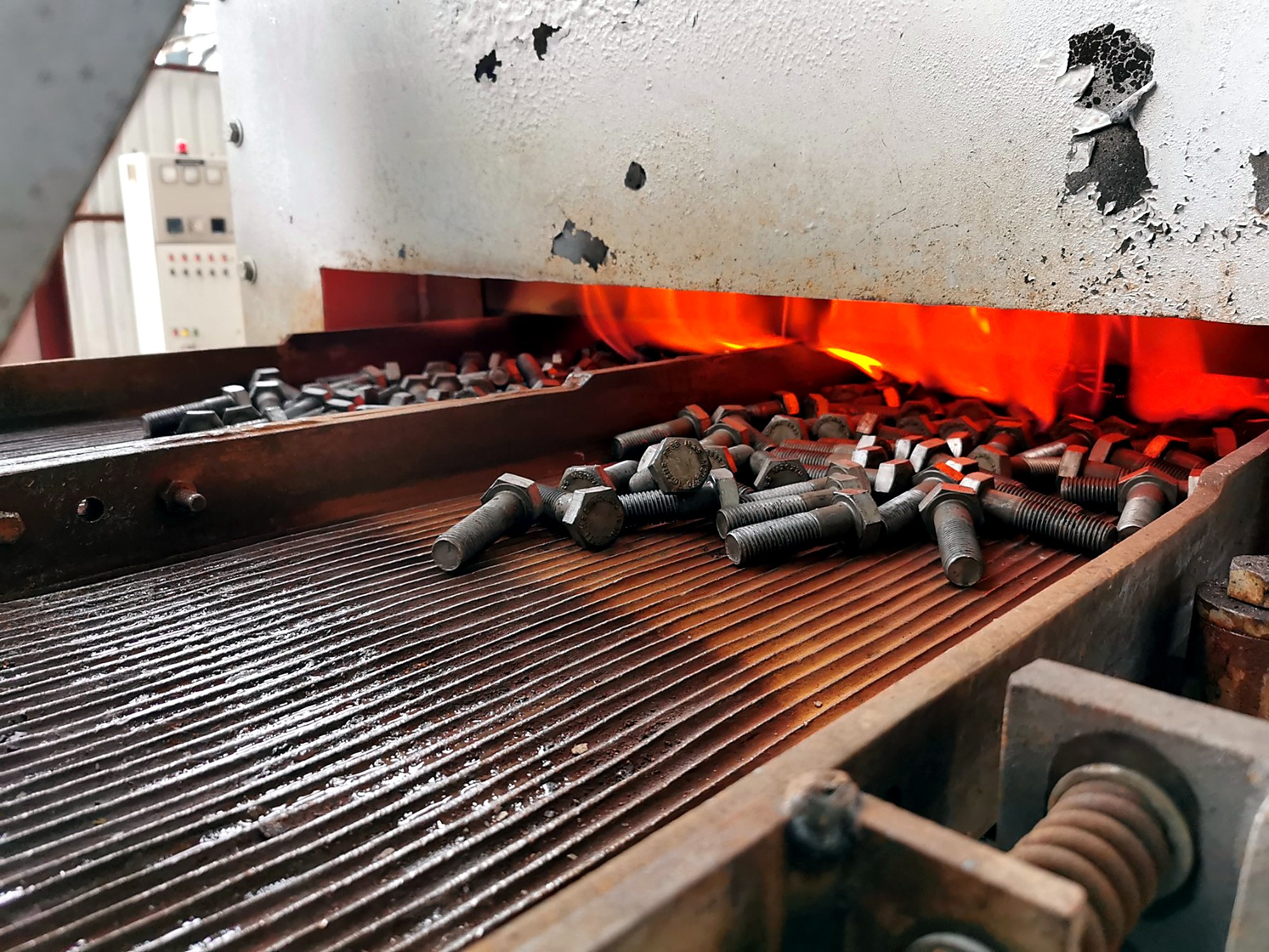 Heat treatment furnace in operation
